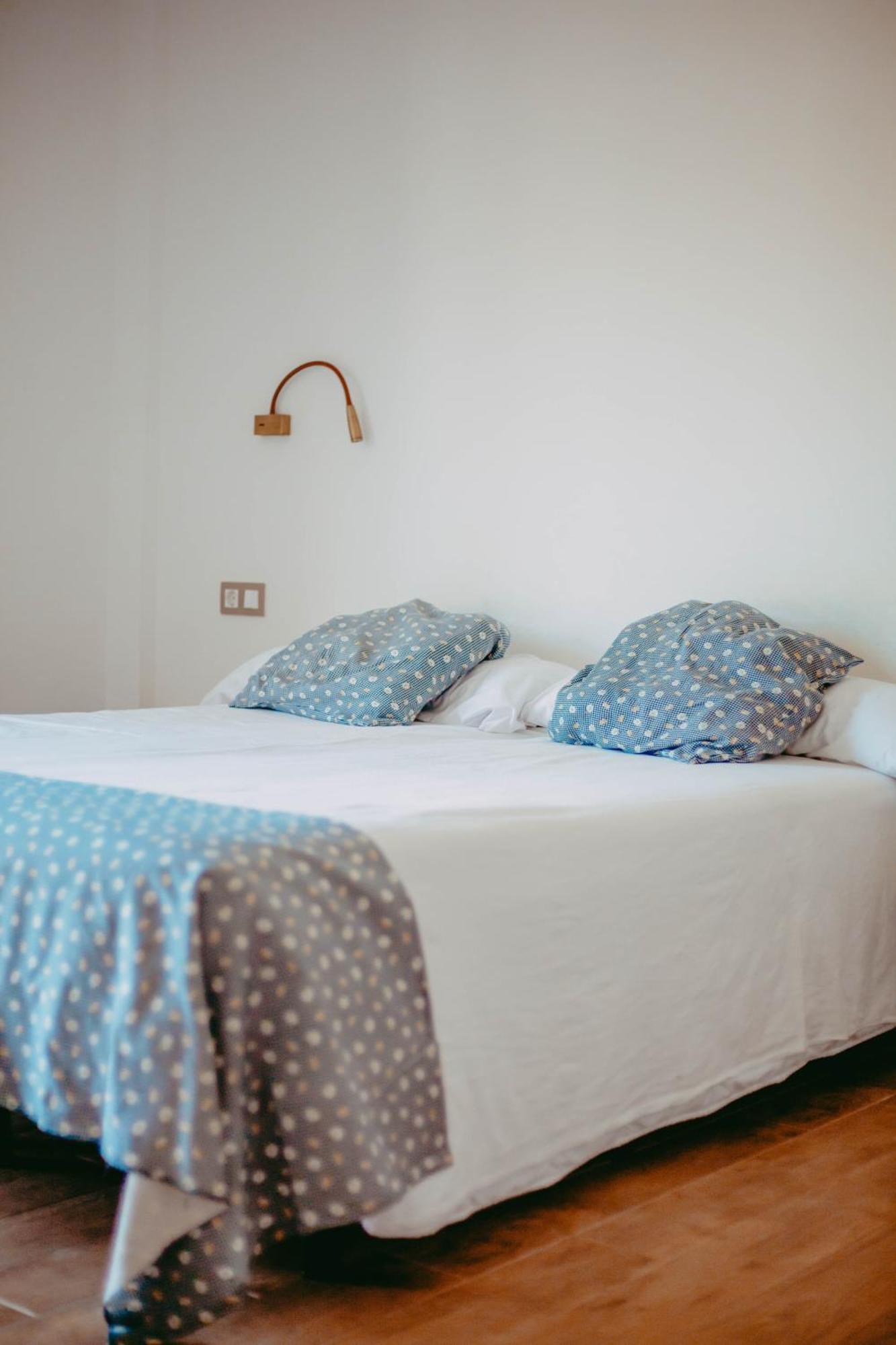 Hostal Restaurant Mussons Vins Poboleda Екстер'єр фото