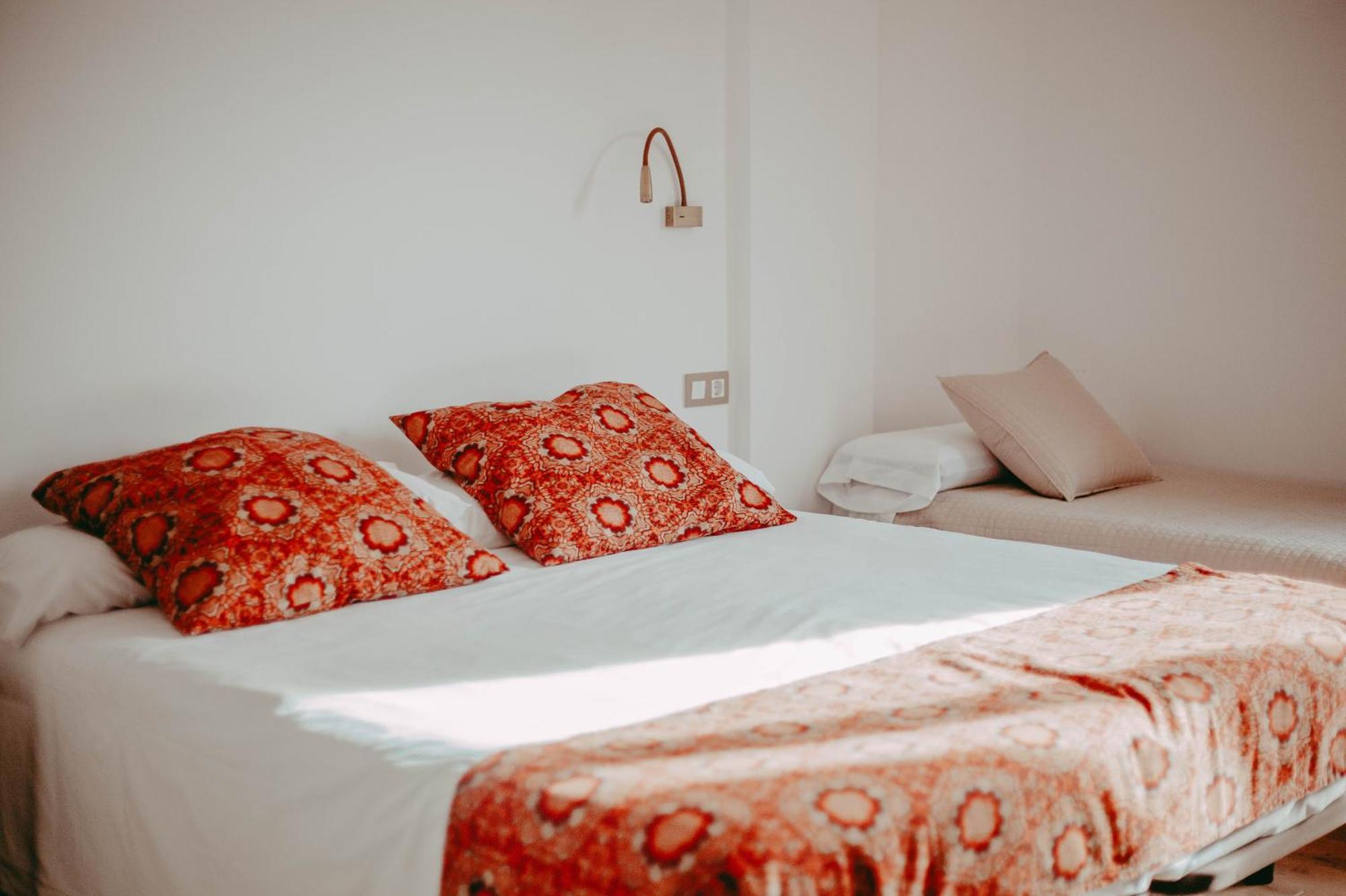 Hostal Restaurant Mussons Vins Poboleda Екстер'єр фото