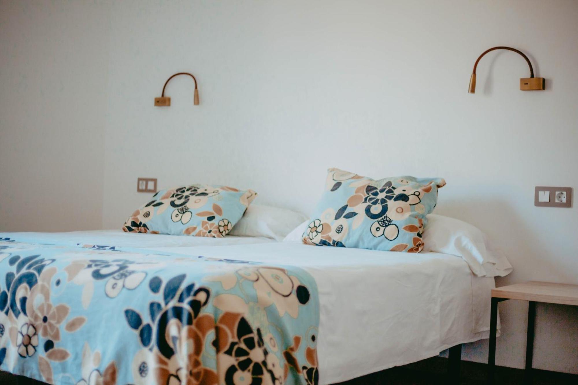 Hostal Restaurant Mussons Vins Poboleda Екстер'єр фото