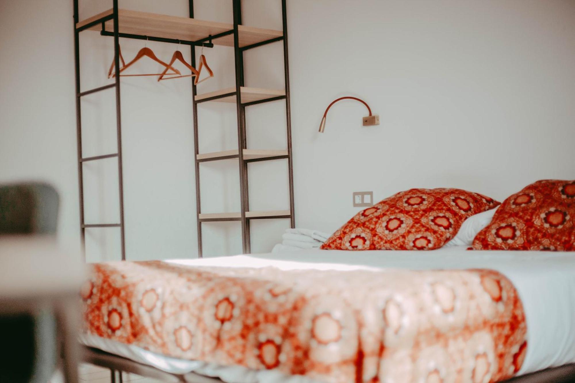 Hostal Restaurant Mussons Vins Poboleda Екстер'єр фото