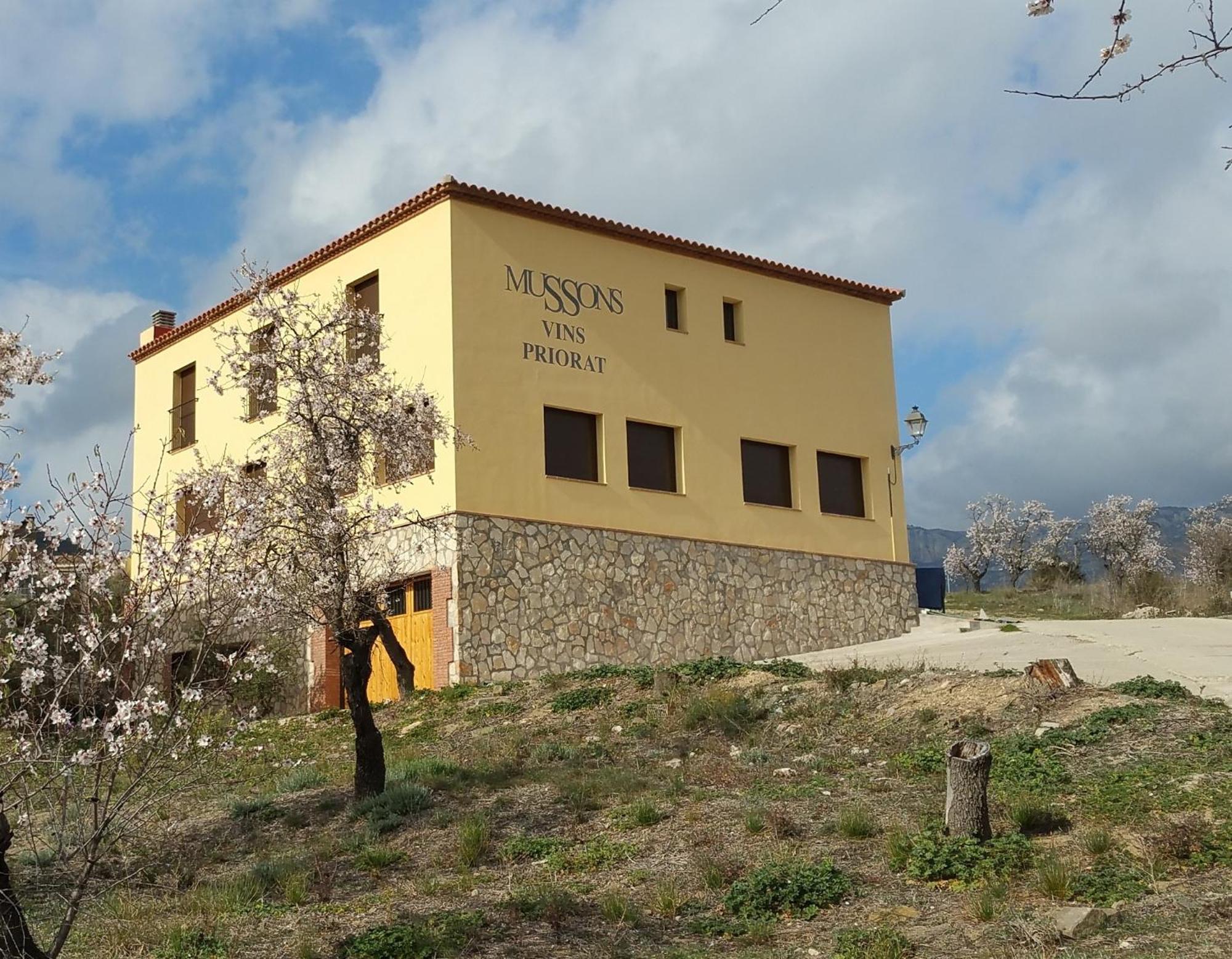 Hostal Restaurant Mussons Vins Poboleda Екстер'єр фото